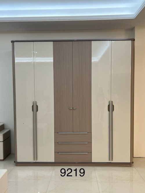 Cách bảo quản tủ quần áo khỏi tình trạng ẩm mốc