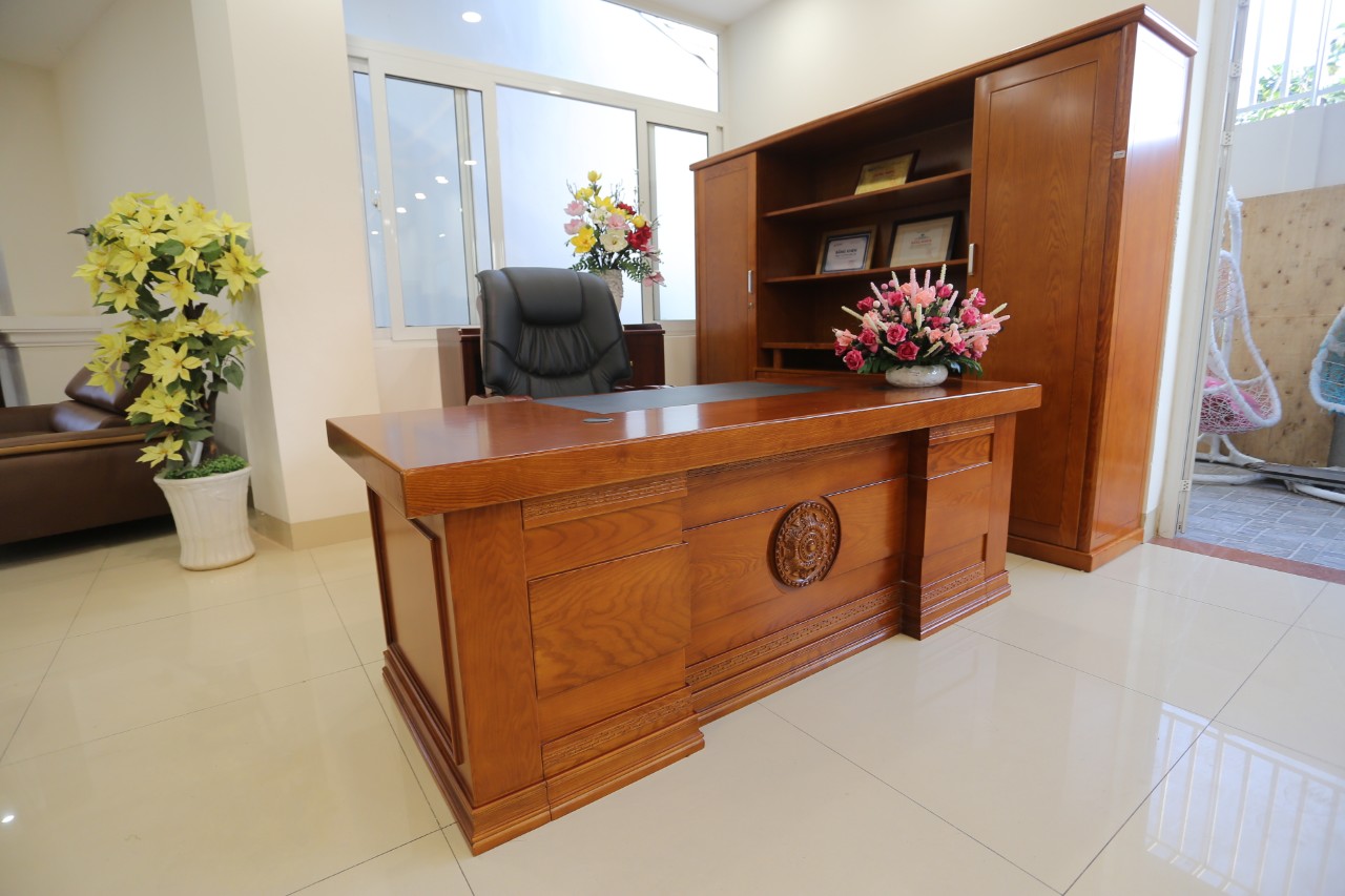 bàn lãnh đạo